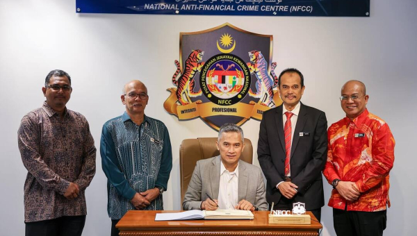 KUNJUNGAN HORMAT DARIPADA YDH CP DATO' SRI MOHD SHUHAILY BIN MOHD ZAIN, KETUA PENGARAH AGENSI KAWALAN PERLINDUNGAN SEMPADAN (AKPS)