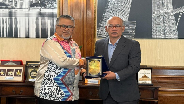 KUNJUNGAN HORMAT KETUA PENGARAH NFCC KEPADA PESURUHJAYA TINGGI MALAYSIA KE UNITED KINGDOM, GREAT BRITAIN & NOTHERN IRELAND