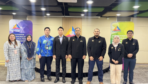 KUNJUNGAN HORMAT KE PEJABAT SURUHANJAYA KOMUNIKASI DAN MULTIMEDIA MALAYSIA (MCMC) WILAYAH SABAH