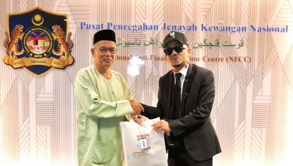 SESI SEMBANG SANTAI KETUA PEGARAH NFCC DAN PEMPENGARUH DAN AKTIVIS CAPRICE